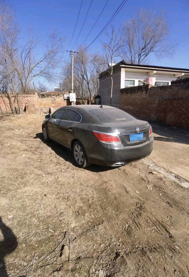 枣庄12年别克君越3