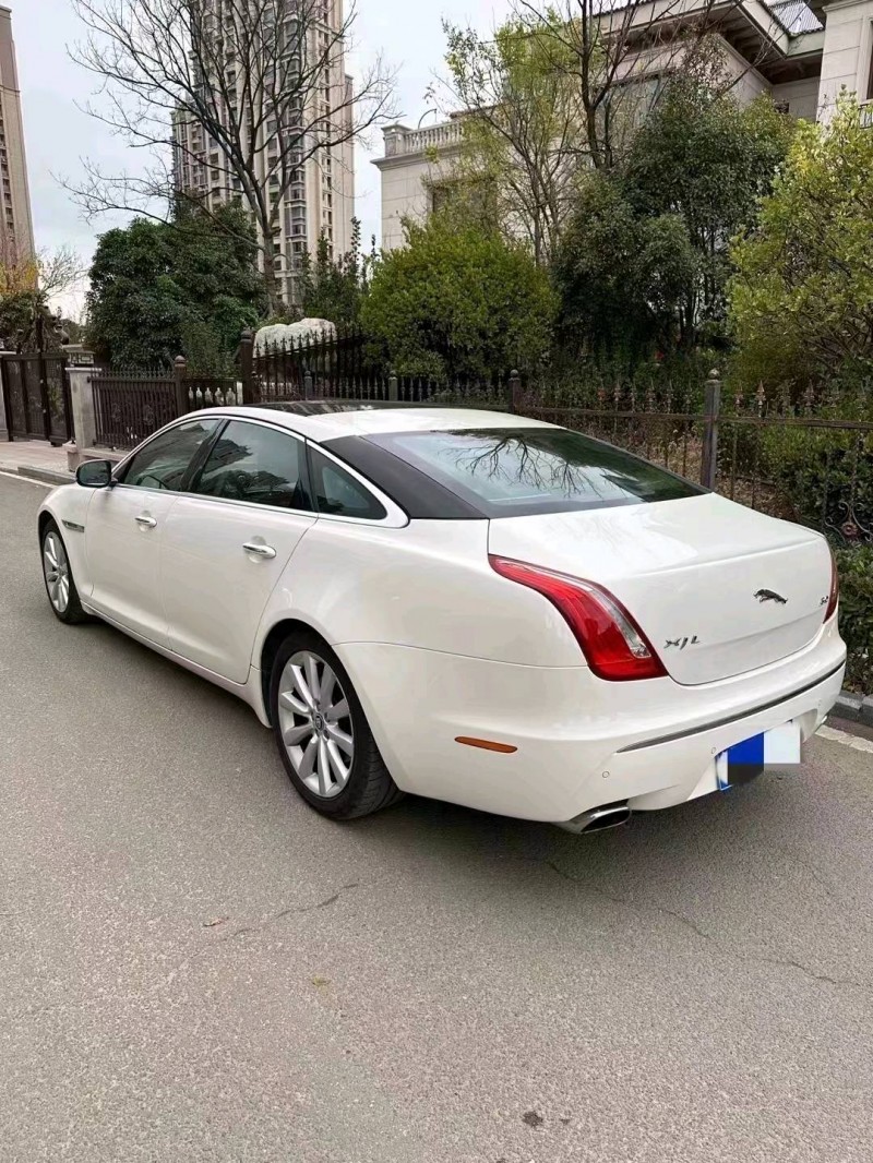 東營10年捷豹XJL7