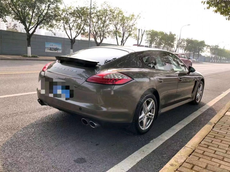 重庆12年保时捷帕拉梅拉9