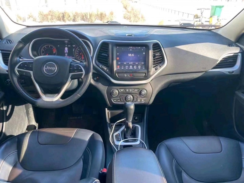 邯郸19年Jeep自由光6