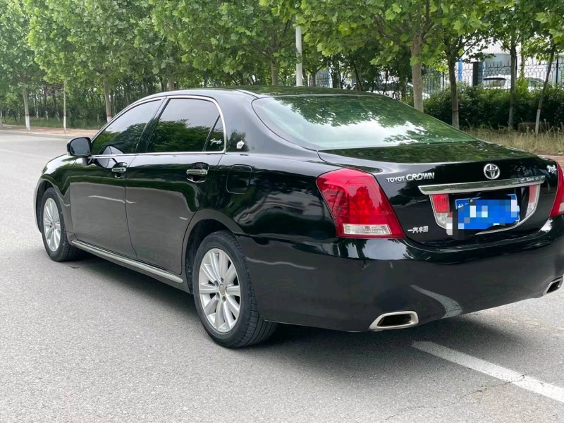 保定10年丰田皇冠3