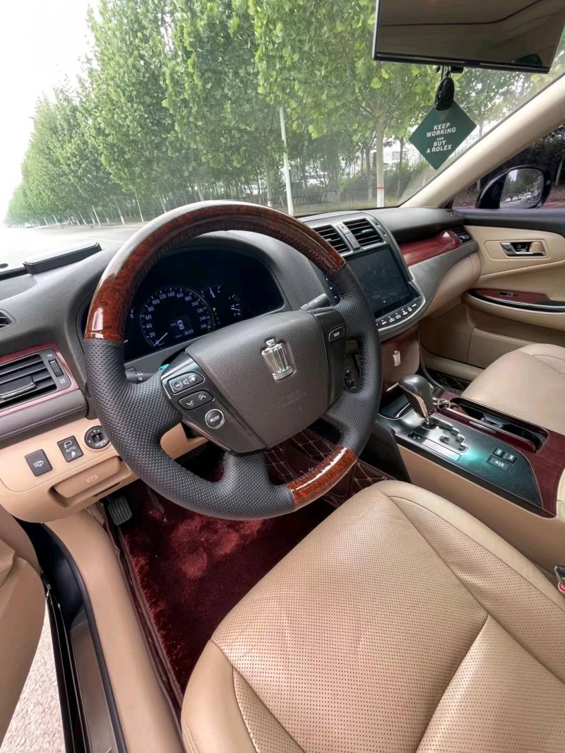 保定10年丰田皇冠7