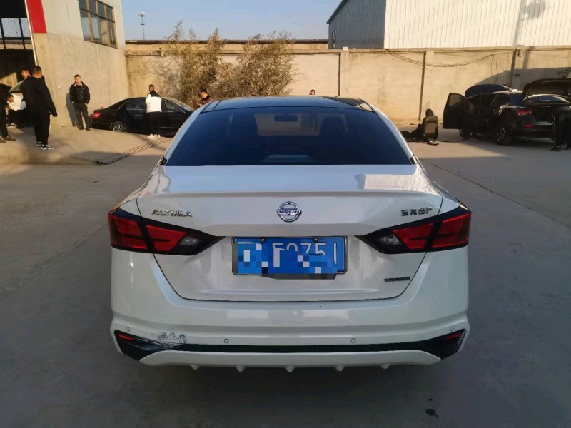 保定20年日产天籁7