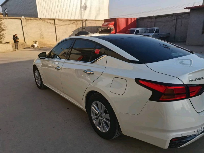 保定20年日产天籁8