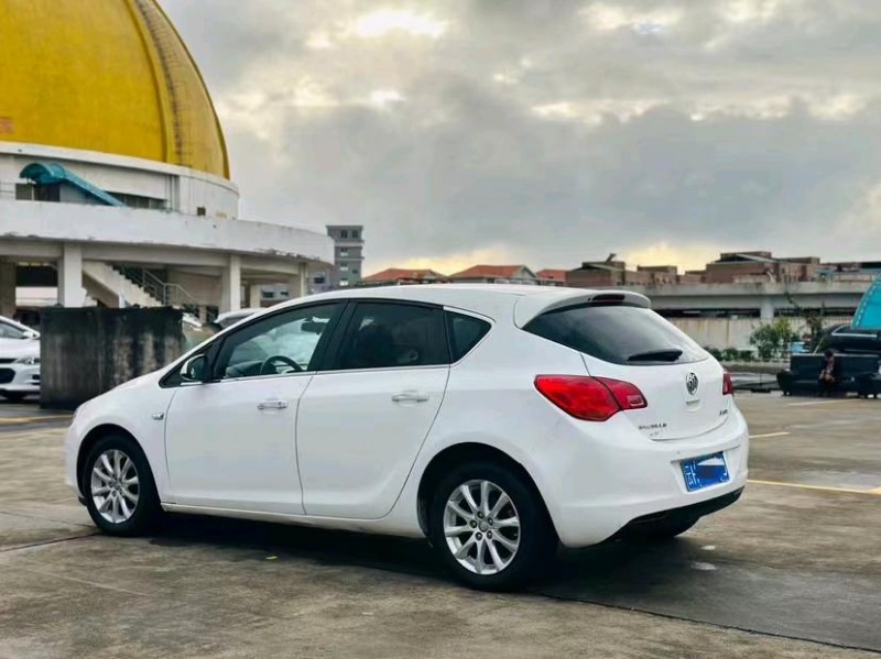 东莞13年别克英朗6