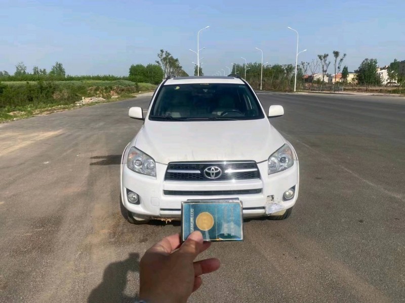 武汉11年丰田RAV4荣放9