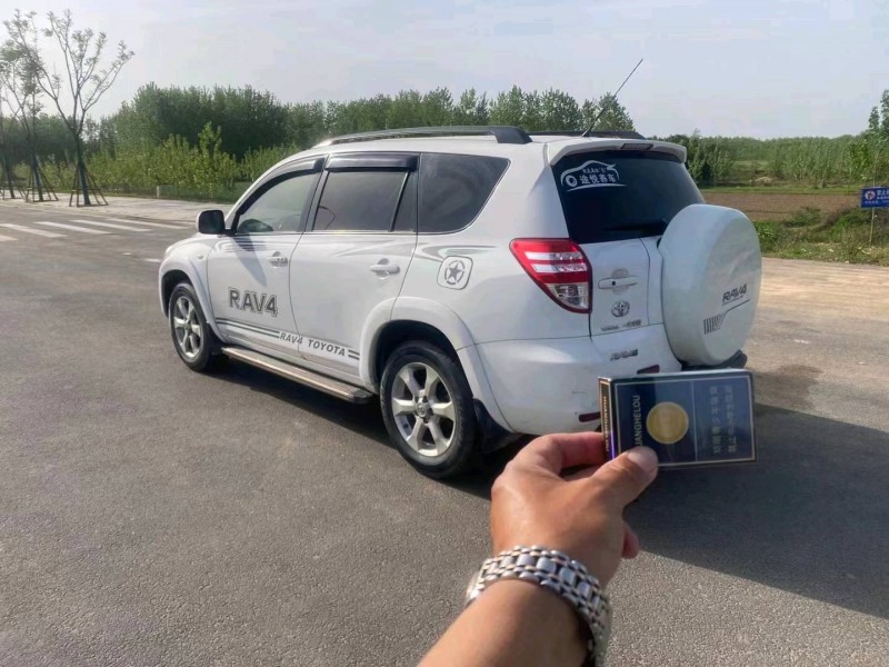 武汉11年丰田RAV4荣放1