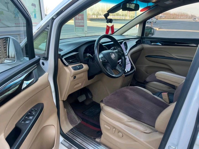 保定19年别克GL85