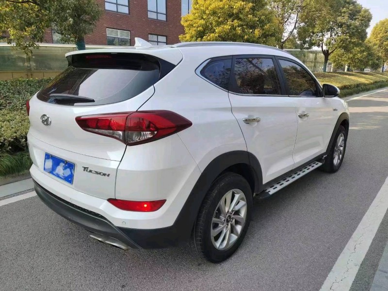 嘉兴16年现代途胜8