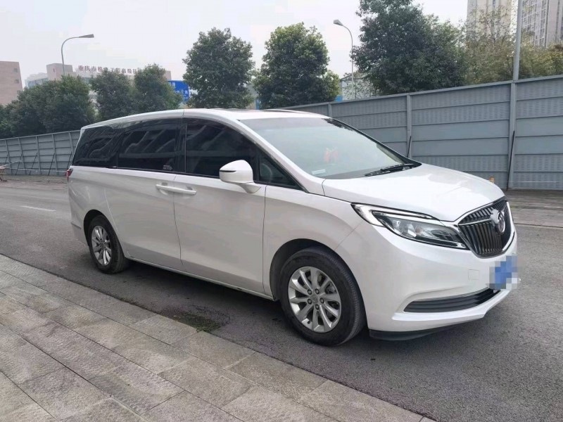 重庆19年别克GL82