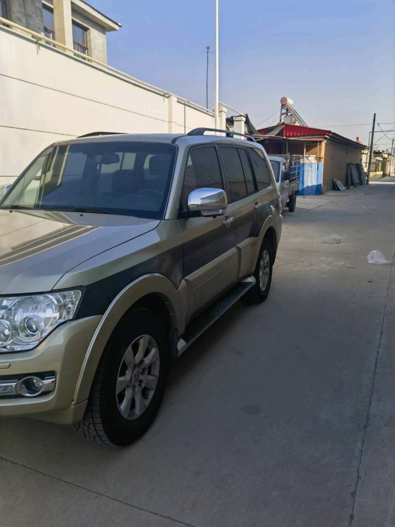 邯郸14年三菱帕杰罗6