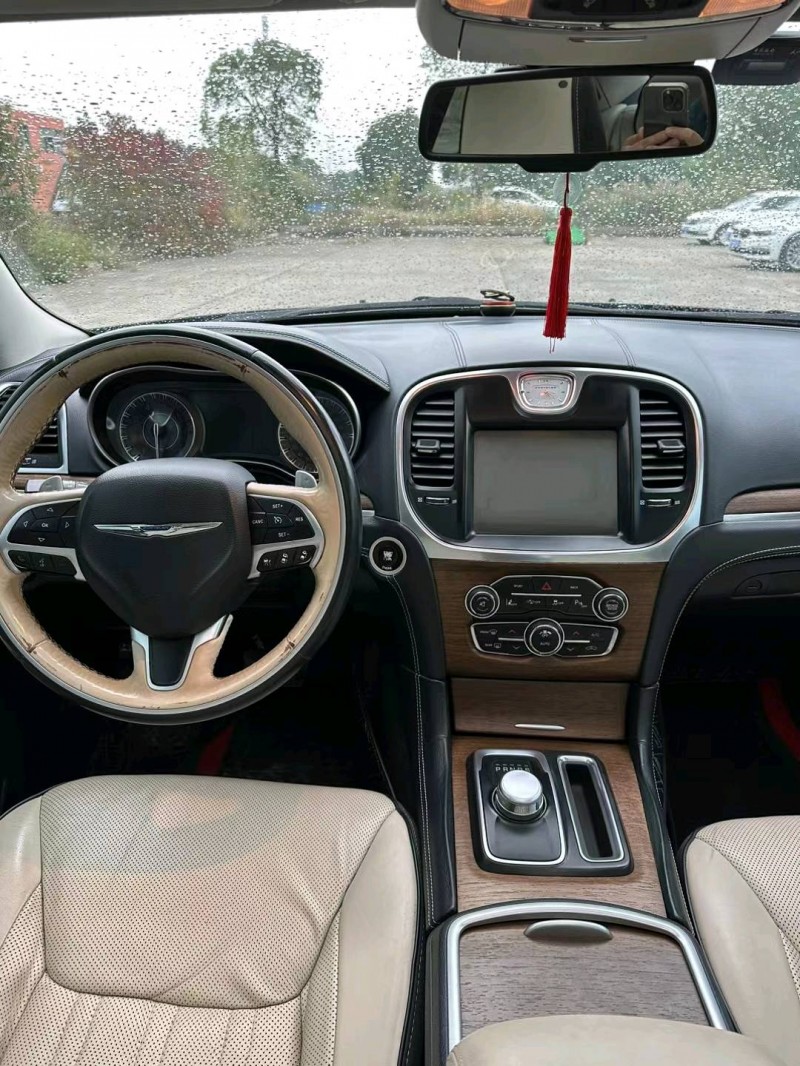 北京16年克莱斯勒300C8