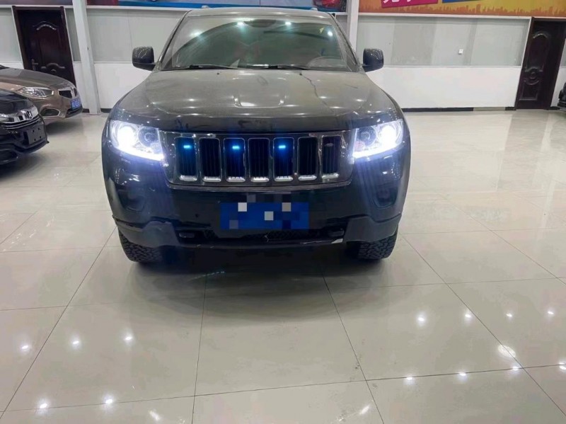 济宁12年Jeep大切诺基1