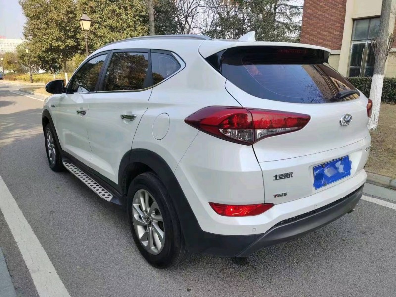 邯郸16年现代途胜8