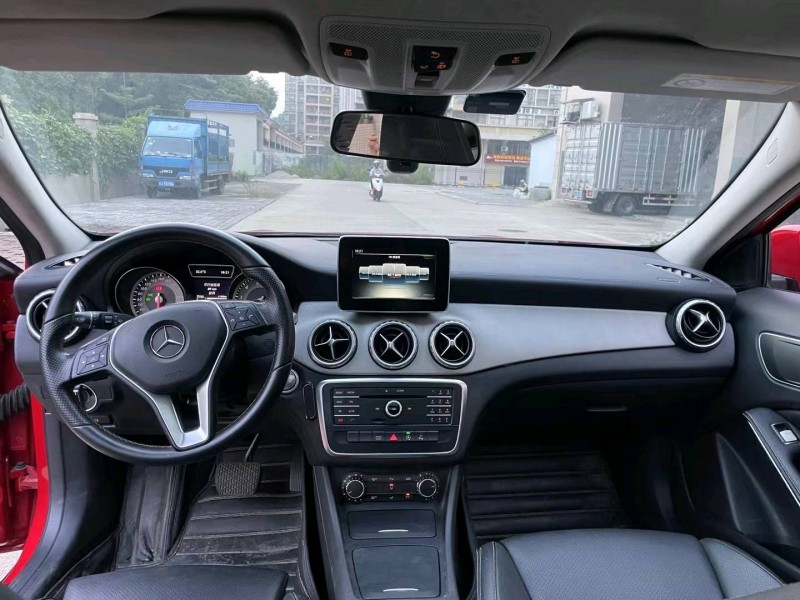 江门16年奔驰GLA8