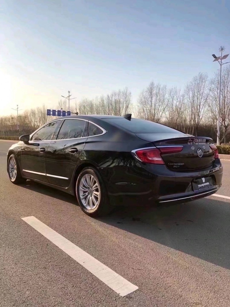 枣庄17年别克君越8