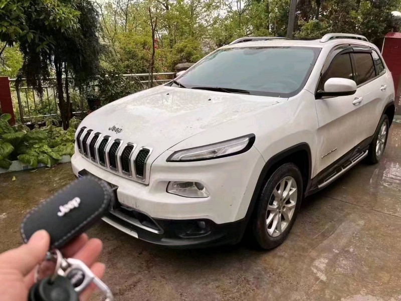 宜春17年Jeep自由光1