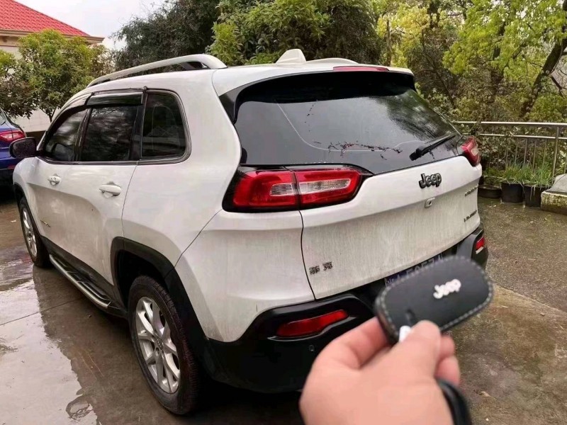 宜春17年Jeep自由光2