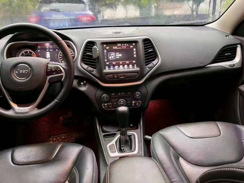 宜春17年Jeep自由光3