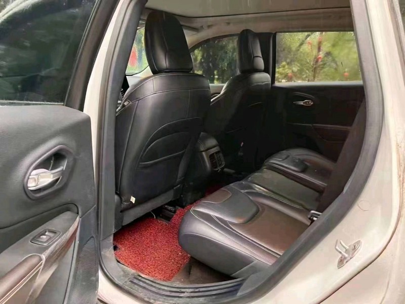 宜春17年Jeep自由光4