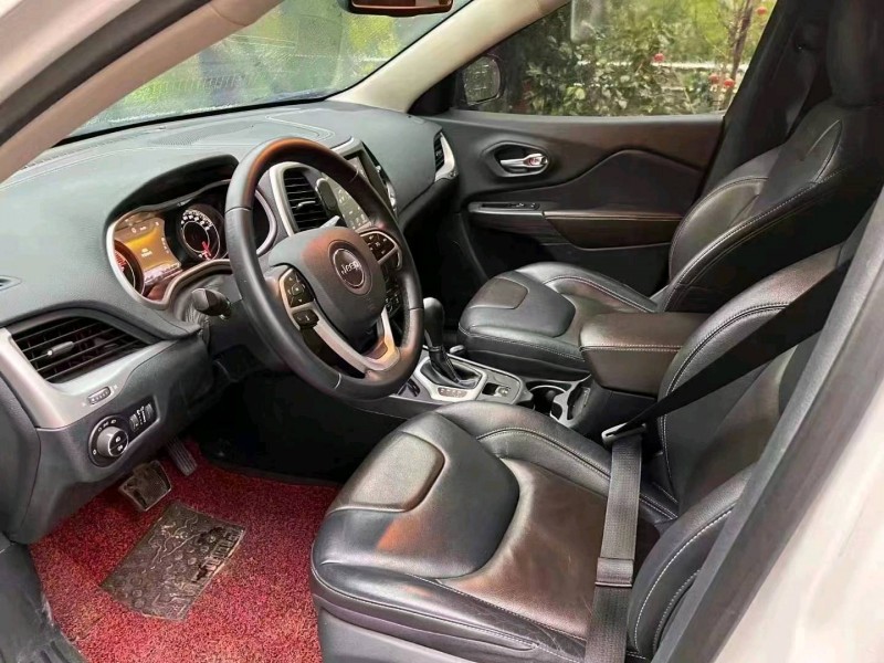 宜春17年Jeep自由光5