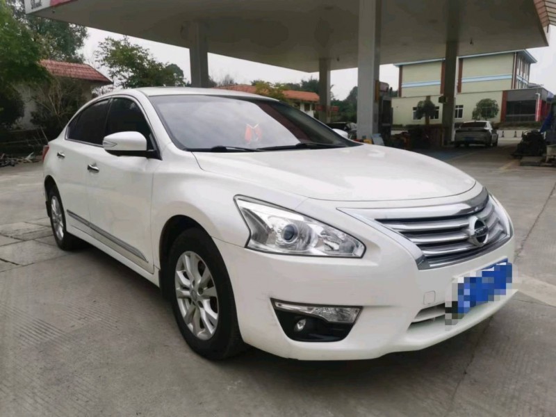 成都15年日产天籁2