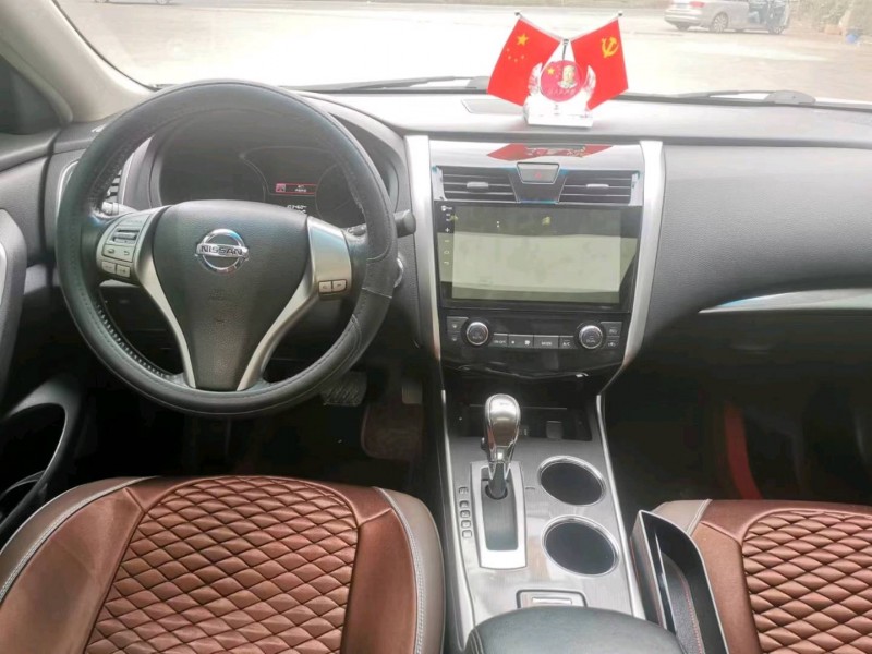 成都15年日产天籁4