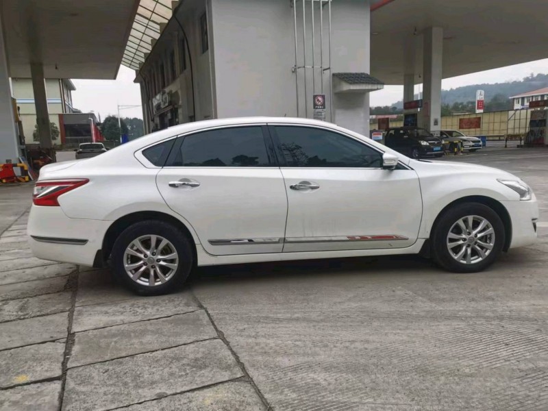 成都15年日产天籁9