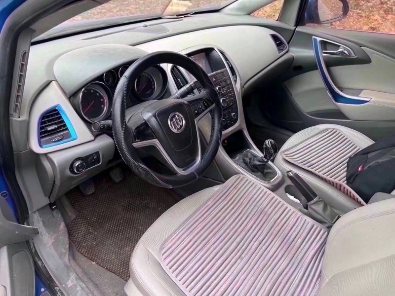 枣庄13年别克英朗2