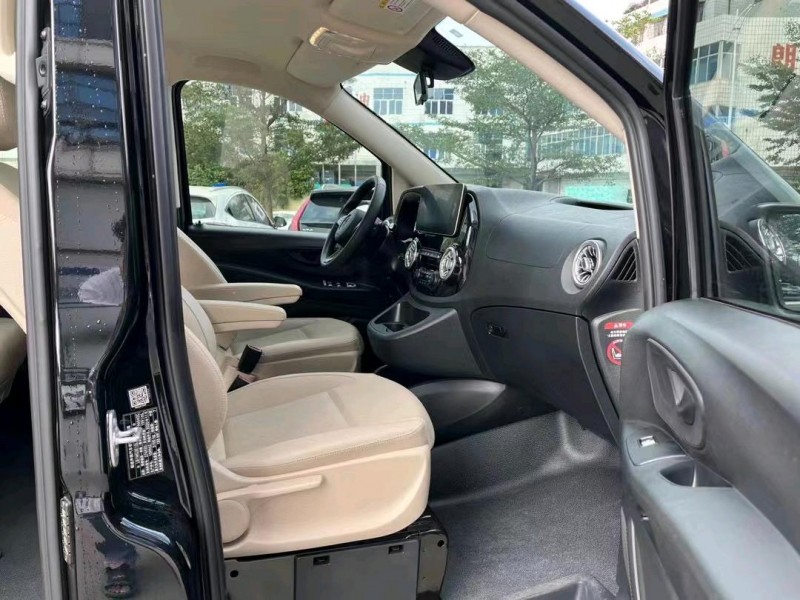 东莞21年奔驰威霆4