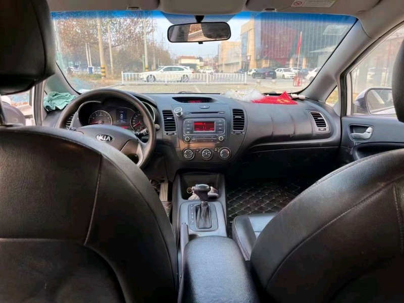 济宁16年起亚K3S5