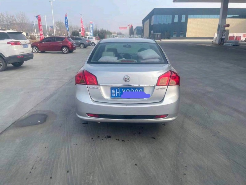 济宁16年别克凯越5