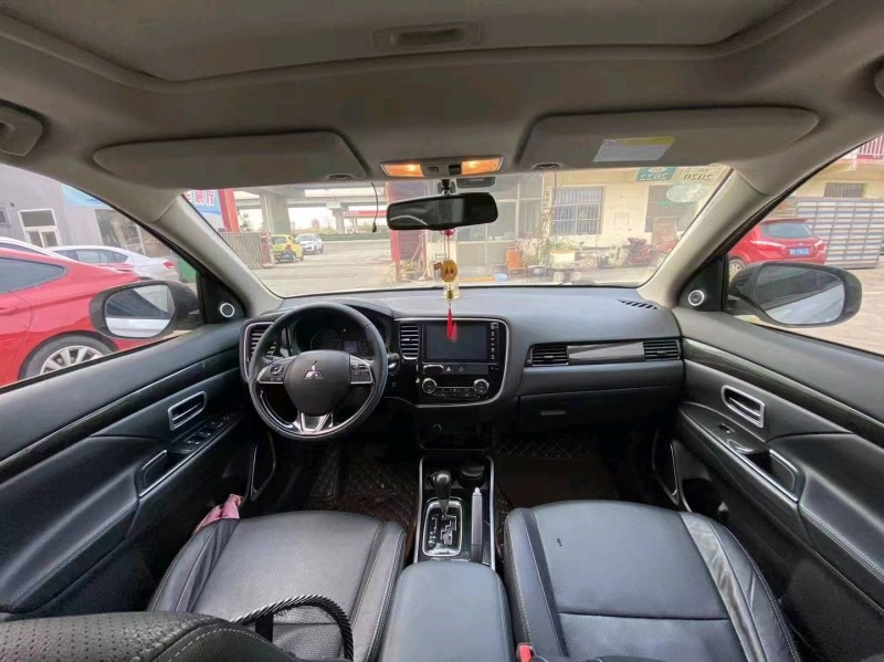 济宁18年三菱欧蓝德3