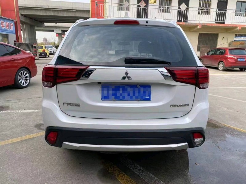 济宁18年三菱欧蓝德2