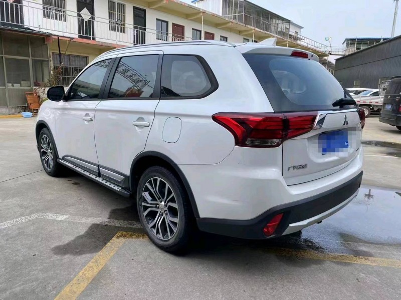 济宁18年三菱欧蓝德8