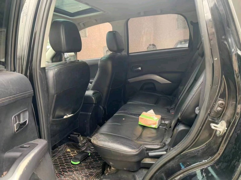 北京10年三菱欧蓝德4