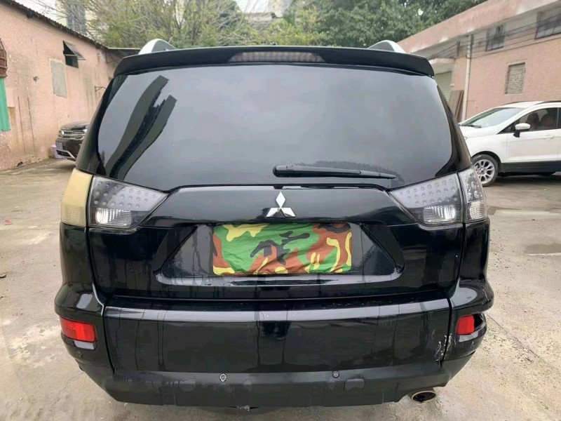 北京10年三菱欧蓝德6