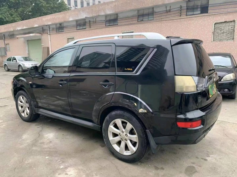 北京10年三菱欧蓝德7