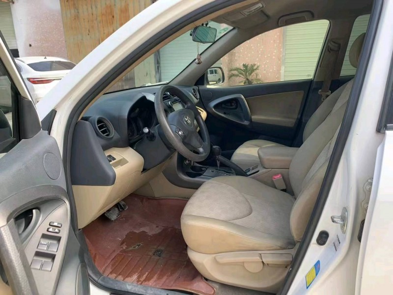 北京13年丰田RAV44