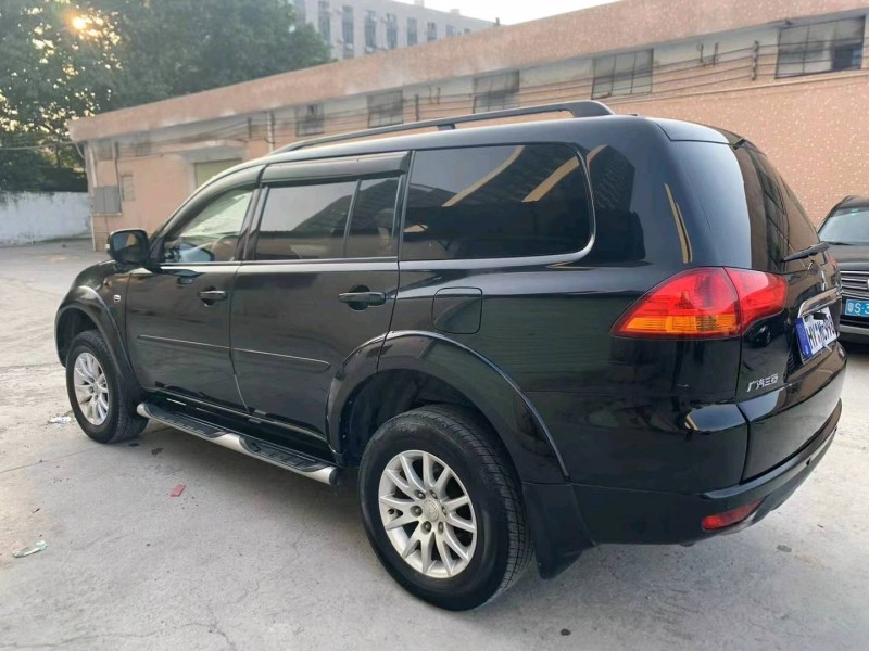 北京14年三菱帕杰罗·劲畅8