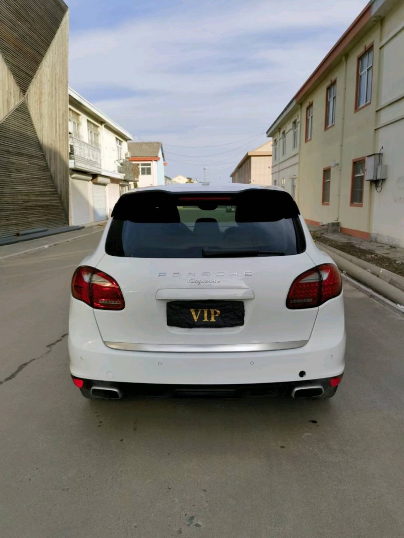 青岛14年保时捷卡宴1