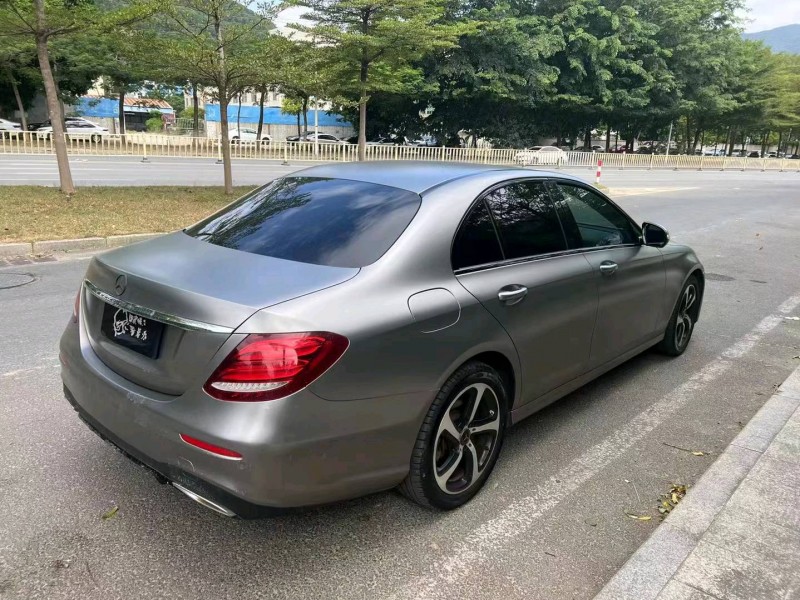 广州17年奔驰E8