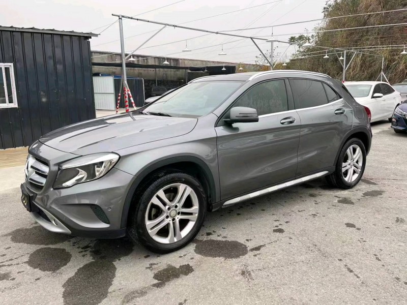 宜昌17年奔驰GLA2