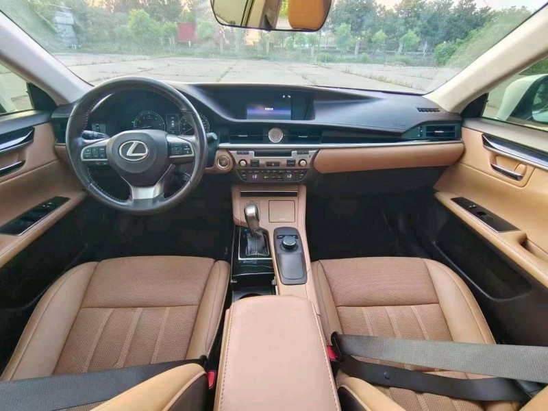 北京18年雷克萨斯ES5