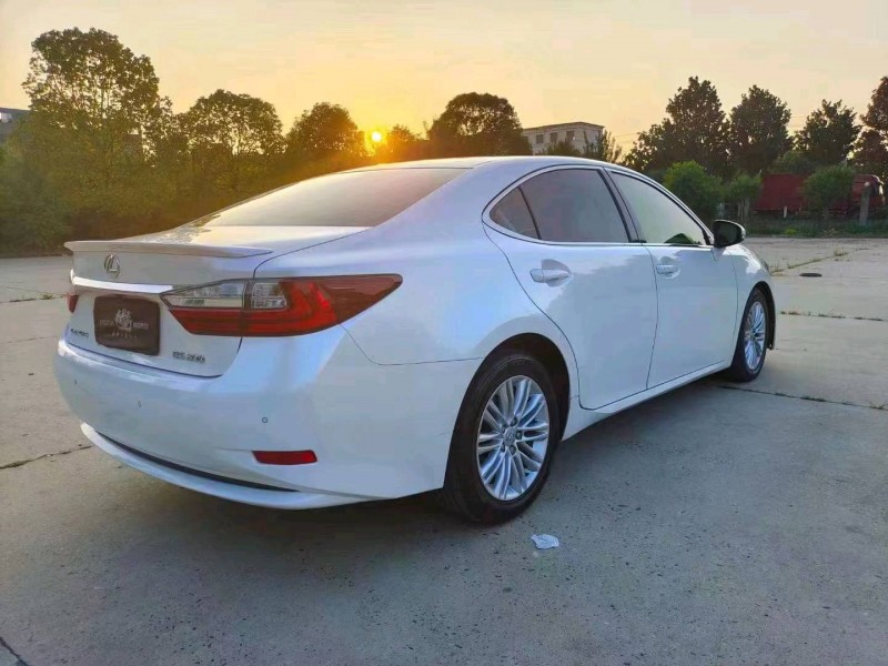 北京18年雷克萨斯ES7