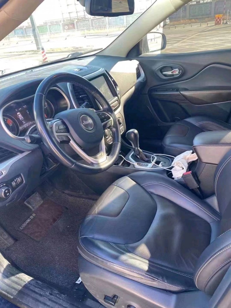 邢台19年Jeep自由光4