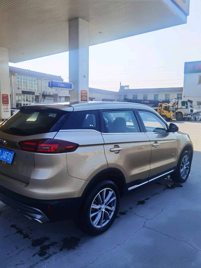 保定19年吉利博越9