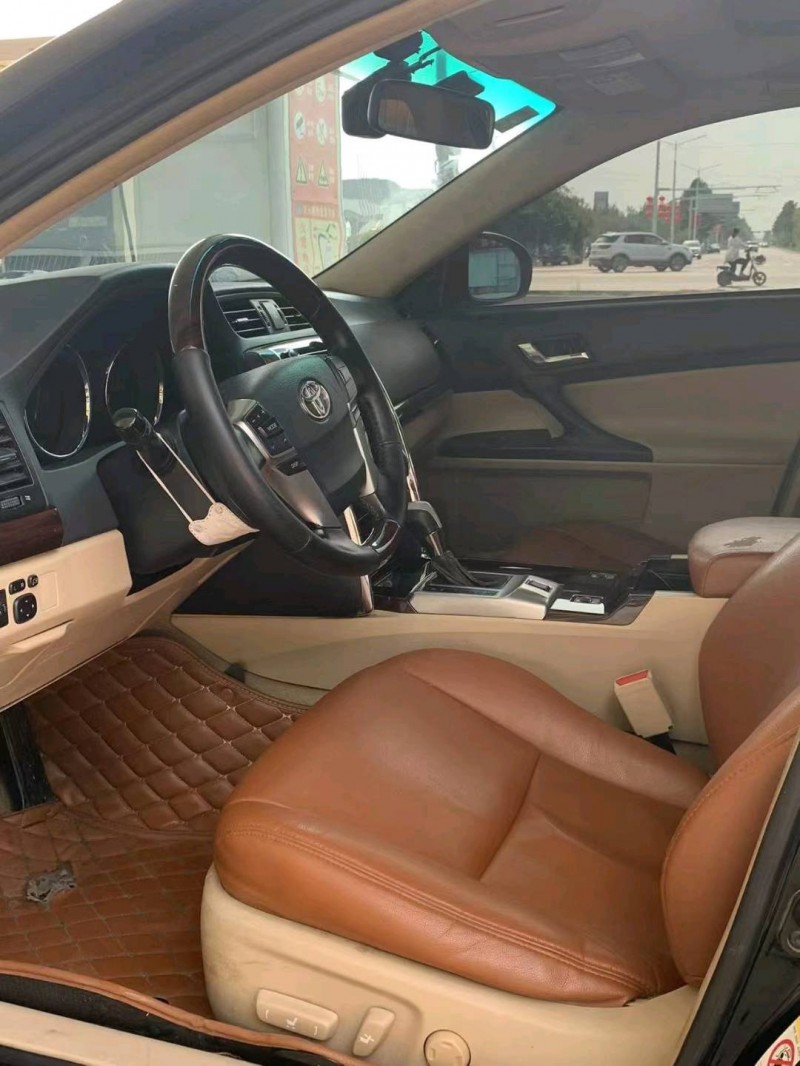 保定12年丰田锐志2