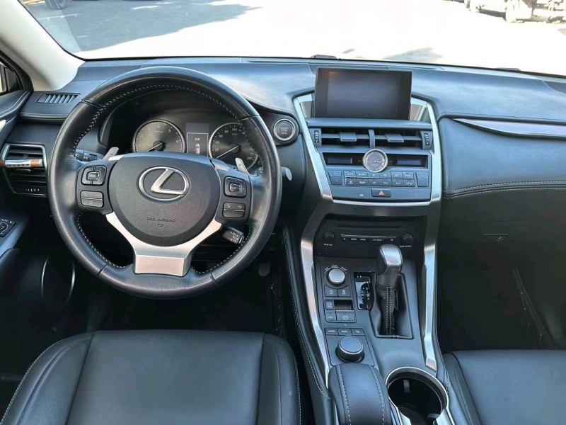 广州17年雷克萨斯NX4