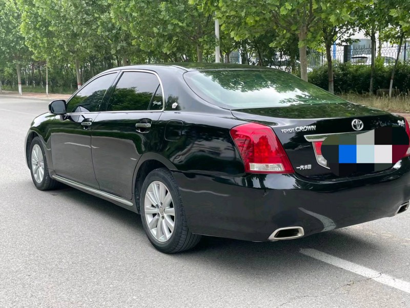 保定10年丰田皇冠3